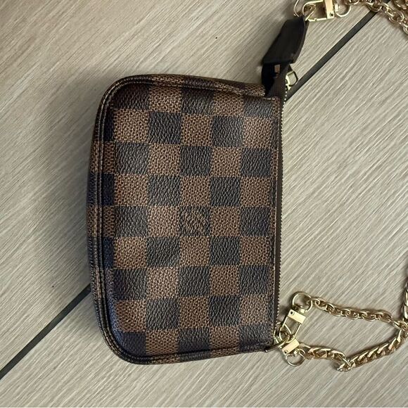 Used in excellent condition Louis Vuitton limited edition Damier Pochette - Picture 4 of 12